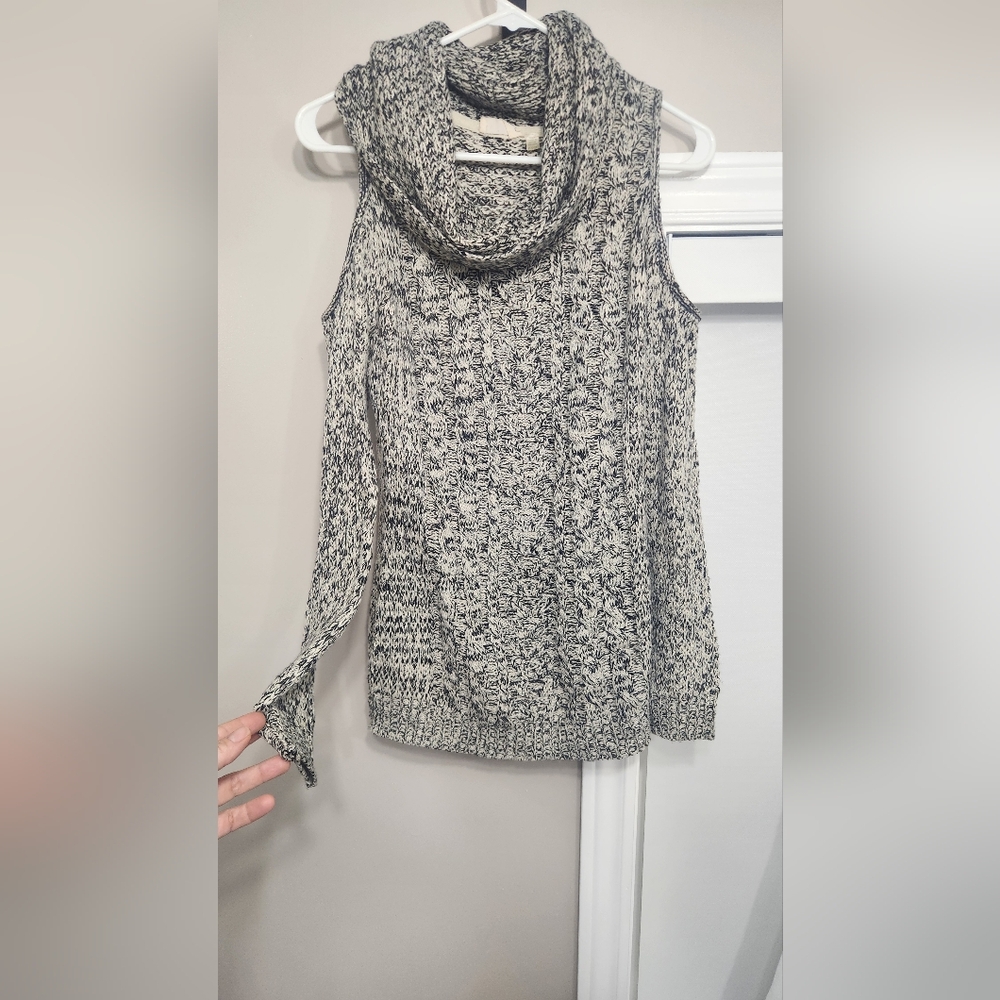 Women's Black and White Knit Sweater